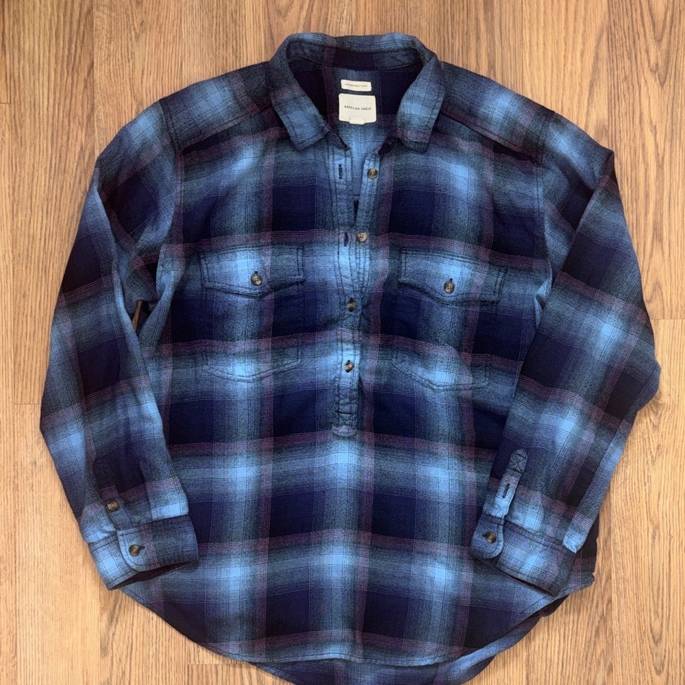 American Eagle Outfitters Navy and Light Blue Plaid pullover style button down